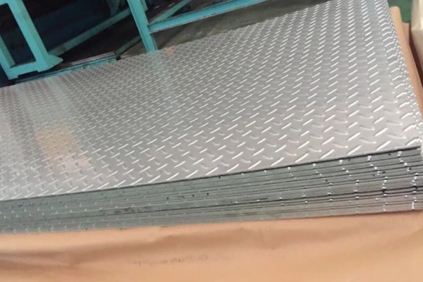 تفاوت ورق آجدار پرسی و فابریک