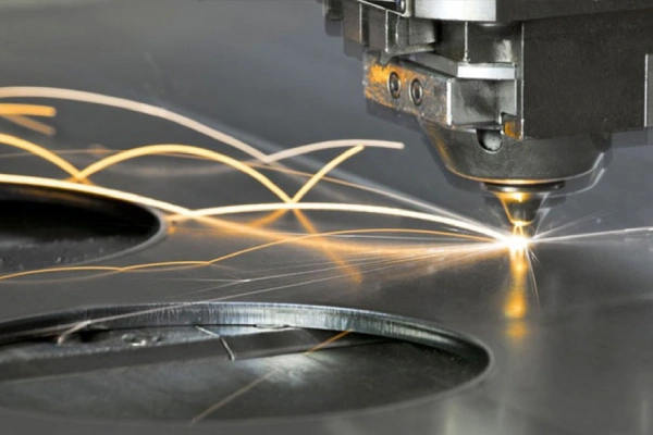 خدمات برشکاری در مجموعه بازآهن